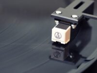 Cómo se llama la aguja del tocadiscos